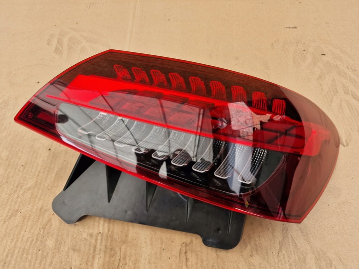 фото №1, Mercedes e класс 213 рестайлинг лампа задняя a2139065209