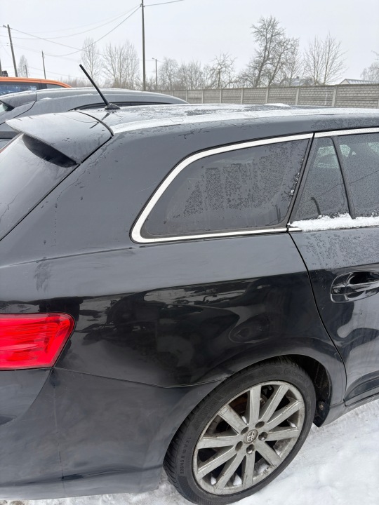 фото №16, Toyota avensis t27 рестайлінг панель задня кришка бампер лампи чверть ванна універсал