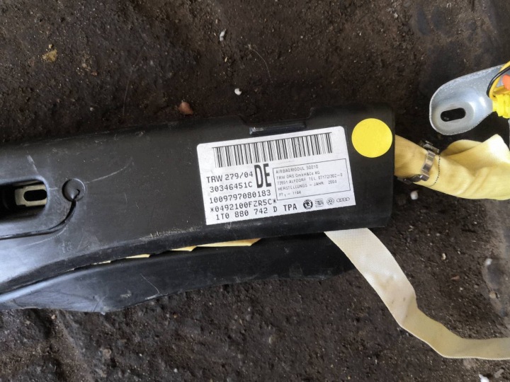 фото №7, Шторка права vw touran 1t 1t0880742d