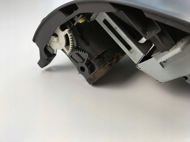 фото №8, Консоль средняя радио toyota avensis 8611005020
