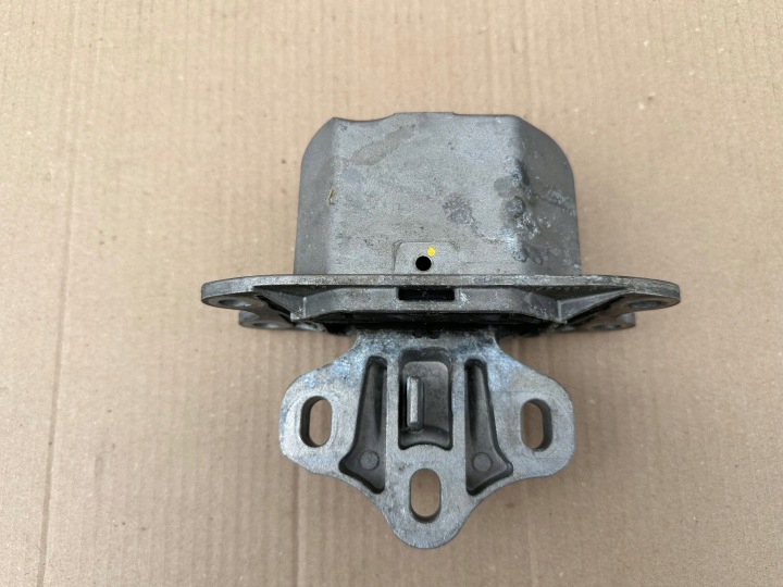 фото №9, Bmw 2 f45 1.5d b37c15a кронштейн подушка коробки автомат 6853453-05