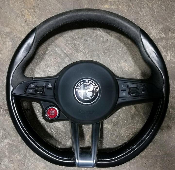 фото №1, Руль alfa romeo giulia квадрифолио карбон