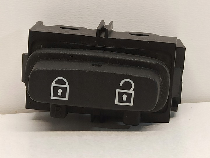 фото №1, Volvo v70 перемикач блокування двері 30710476