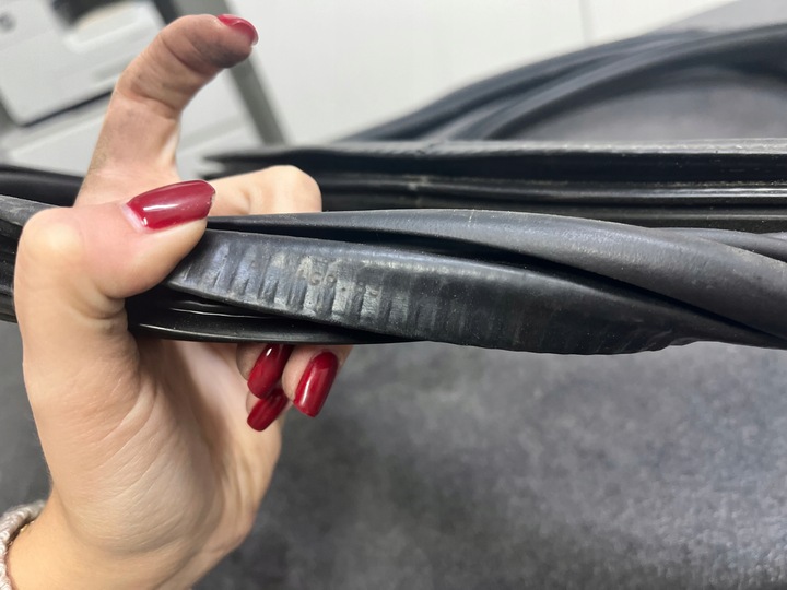 фото №3, Прокладка дверь задних audi a6 c7 4g9833721a