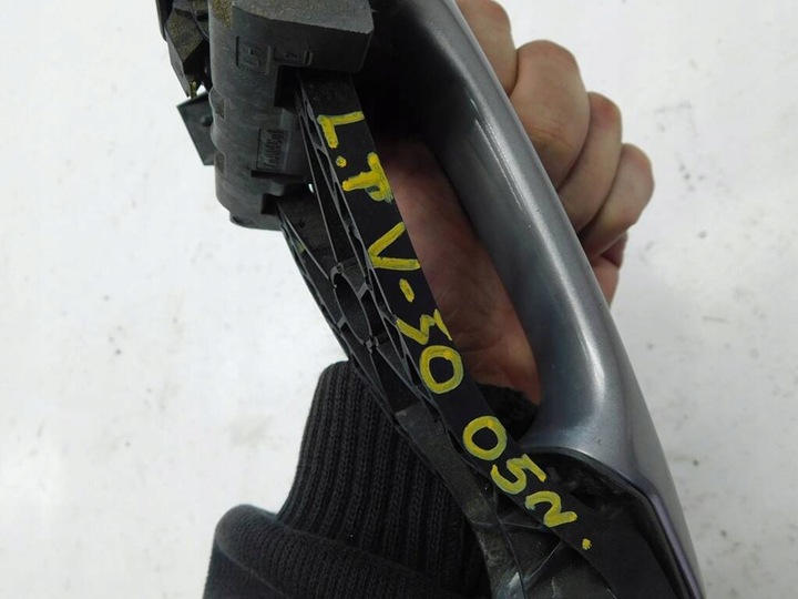 фото №6, Volvo v50 1.6d 2005r - ручка дверь левый зад