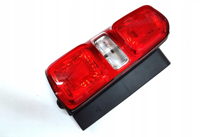 фото №1, Нова лампа зад lh jumpy expert proace vivaro c 16-