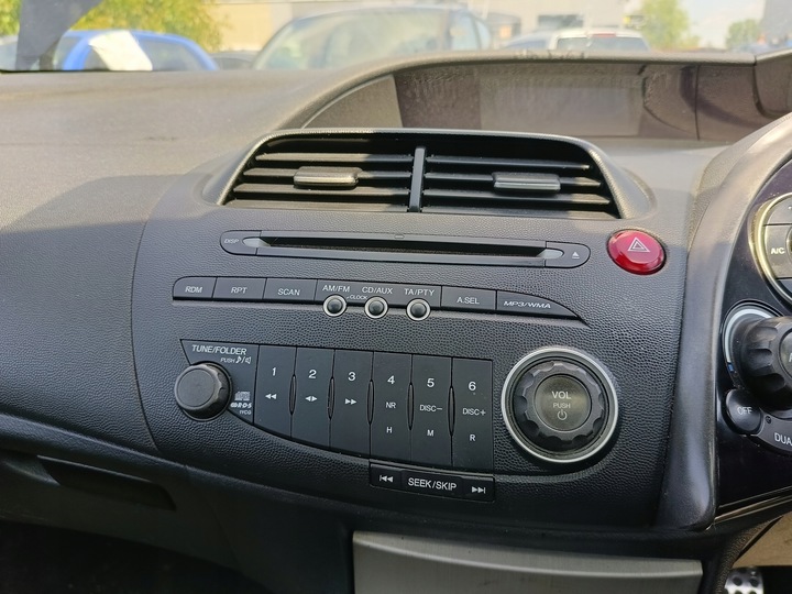 фото №1, Honda civic 8 viii ufo 06-11 радио оригинальные cd без гидроусилителя код