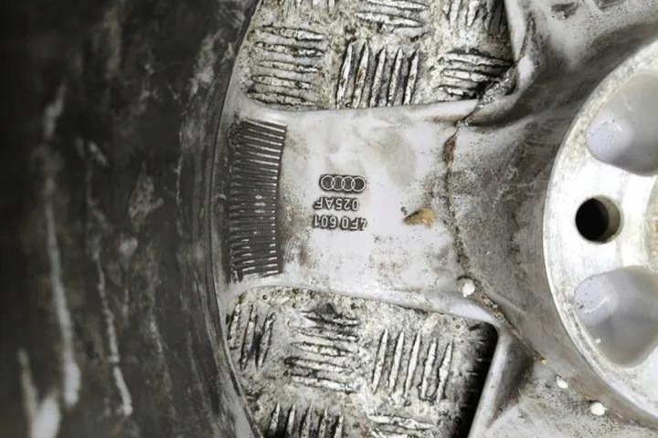 фото №9, Комплект диск audi a6 avant 4a, c4 4f0601025af 2.5l дизель 103kw 1995