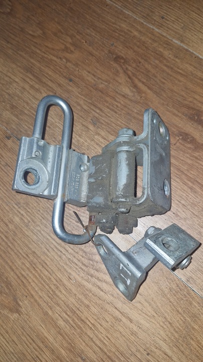 фото №3, Vw passat b7 петля двері лівий зад 3c8833411a