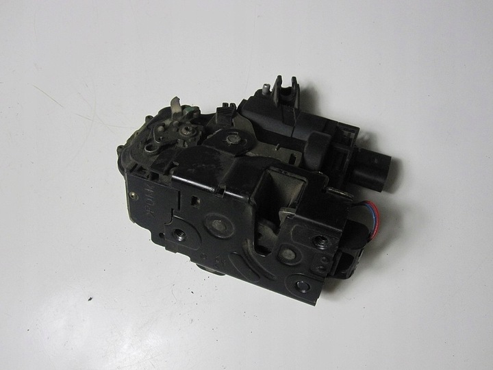 фото №1, Замок дверь переднее левый vw new beetle 99r 8pin