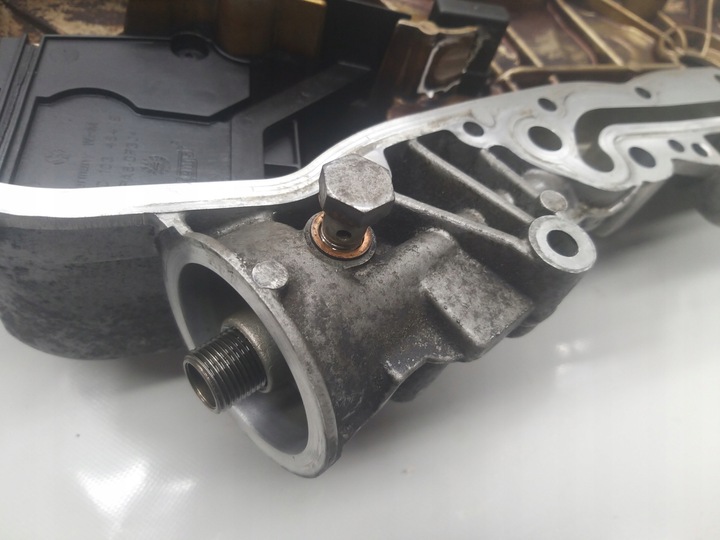 фото №13, Корпус розподільний вал 1.4 tsi cax vw touran golf vi passat altea 03c109211bq