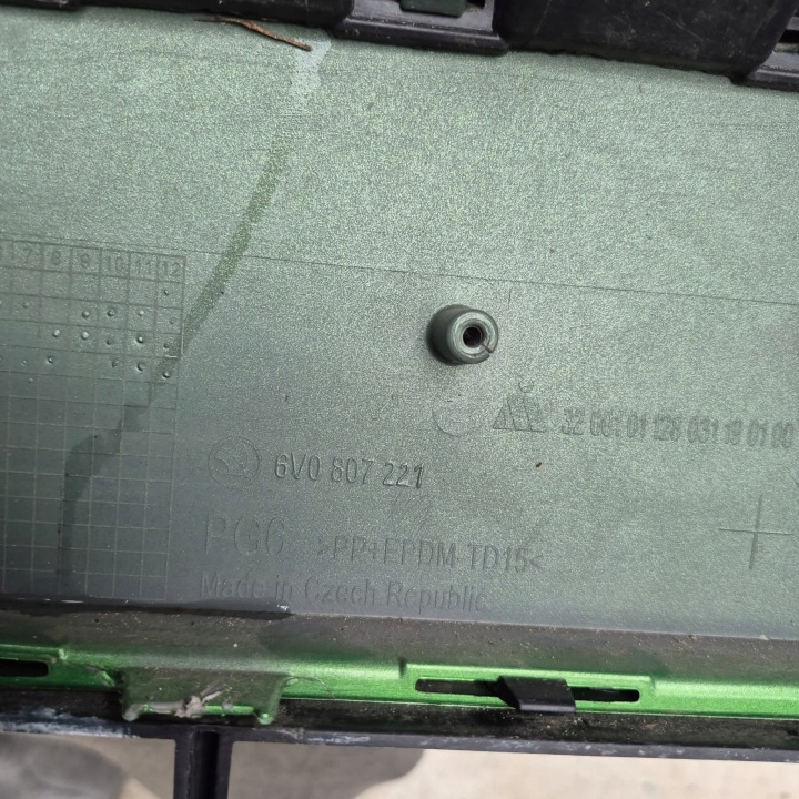 фото №7, Skoda fabia iii 3 14-18 бампер перед передній 4xpdc spr плита 6v0807221