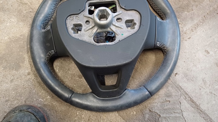 фото №13, Ford fiesta mk8 руль с подогревом красивая кожаный