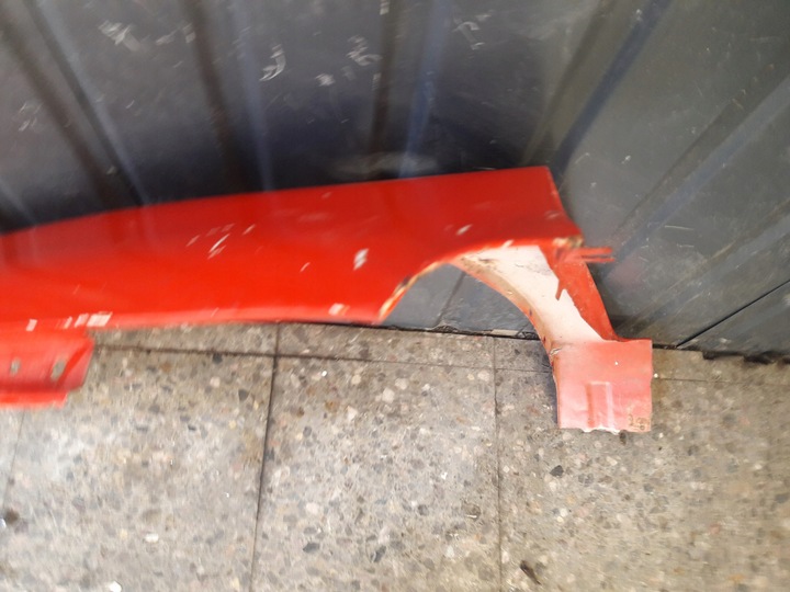 фото №12, Крыло правые перед mazda 121 красный