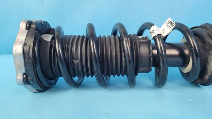 фото №10, Bmw x3 g01 lci sdrive30i 23r амортизатор зад 6871801 пружина 6884917