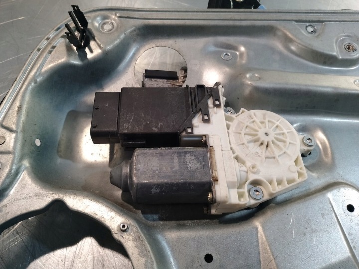 фото №7, Склопідйомник правий перед ze stelażem vw golf iv 1j3837756a