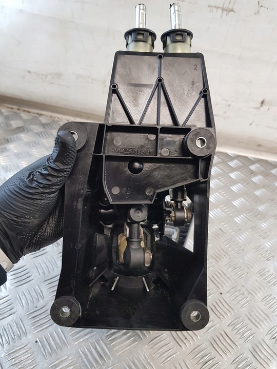 фото №13, Выборщик домкрат изменения коробки передач 6 передача 090280101 opel astra h 1.9cdti