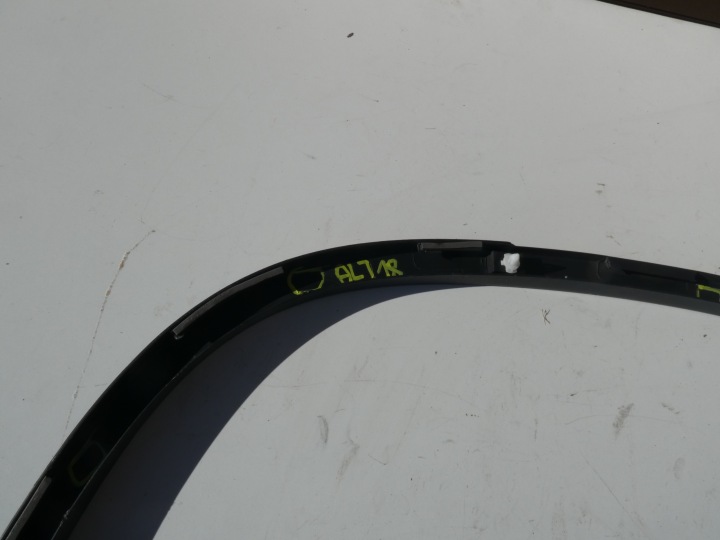 фото №4, Молдинг крила права зад vw tiguan 5n 5n0854820b