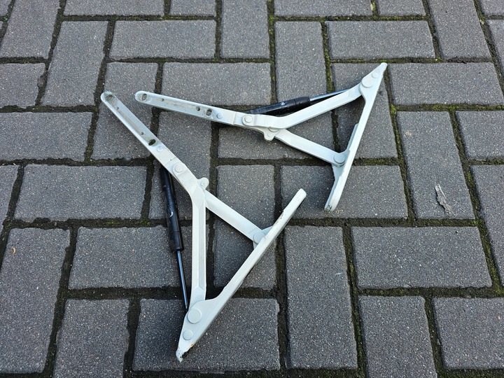 фото №1, Maserati 4200gt spyder петлі кришки зад