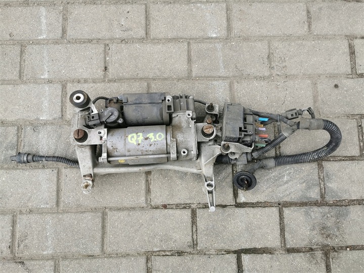 фото №1, Audi q7 4l 05- компрессор подвешивание + распределитель