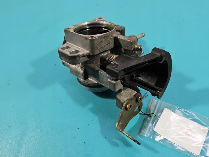 фото №6, Дроссельная заслонка toyota yaris i 22210-03010 136800-1700 89452-0d010 1.3 vvti