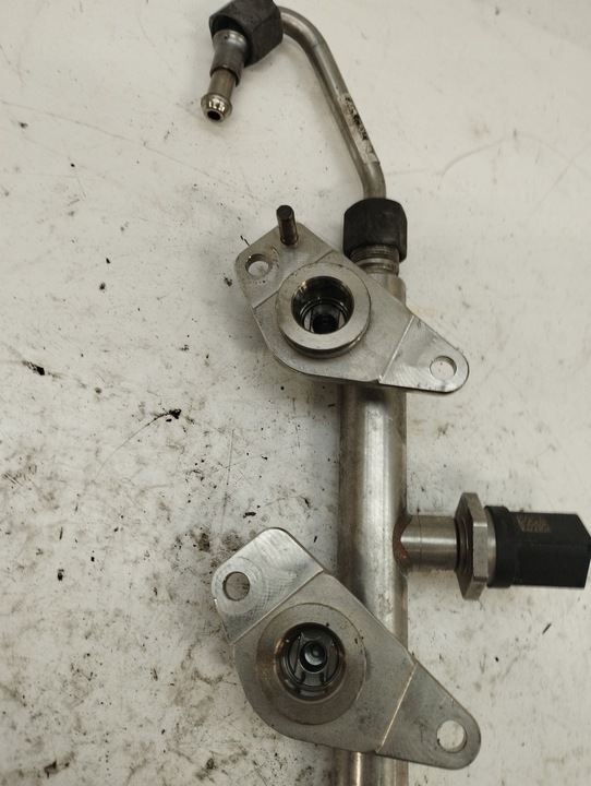 фото №12, Mercedes a35 w177 amg планка впрыскивающий a2600700300