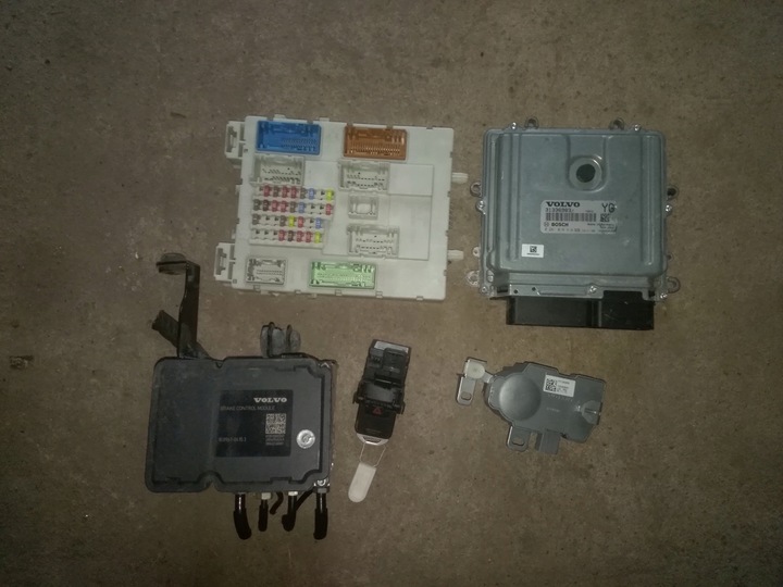фото №1, Volvo v40 комп'ютер 2,0 d3 d4 набір стартовий