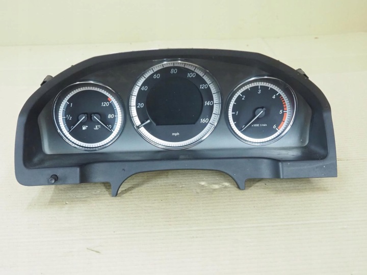 фото №5, Mercedes w204 панель приборов 2049005702 англичанин