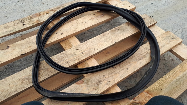 фото №1, A6 c7 4g прокладка крышки багажника зад sedan