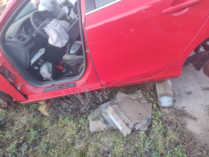 фото №1, Планка накладка пороговая правая левая volvo v40 ii r-design 612-46 w цвет