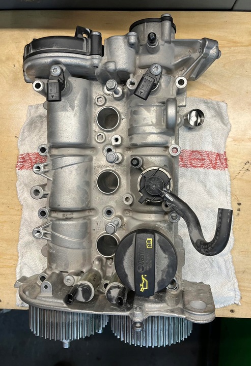 фото №1, Кришка клапанів 1.0 tsi vw t-cross 04c103475af