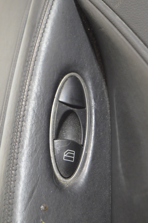 фото №10, Обшивки боковина дверь комплект левый правый зад перед mercedes w219 cls 5.5 amg