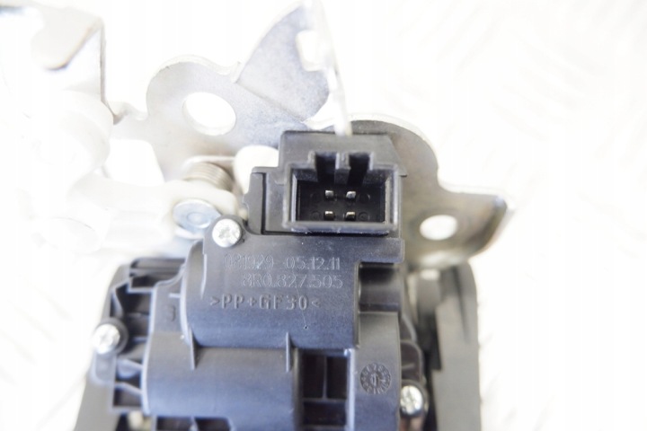 фото №7, Замок крышки багажника audi q5 8r 8r0827505 2.0l дизель 105kw 2011