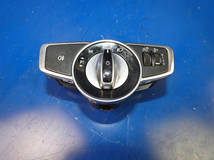 фото №1, Mercedes c класс w205 выключатель переключатель света
