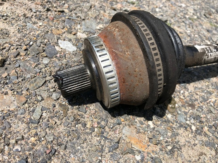 фото №2, Піввісь ліва vw passat b5 fl 8d0407271bc