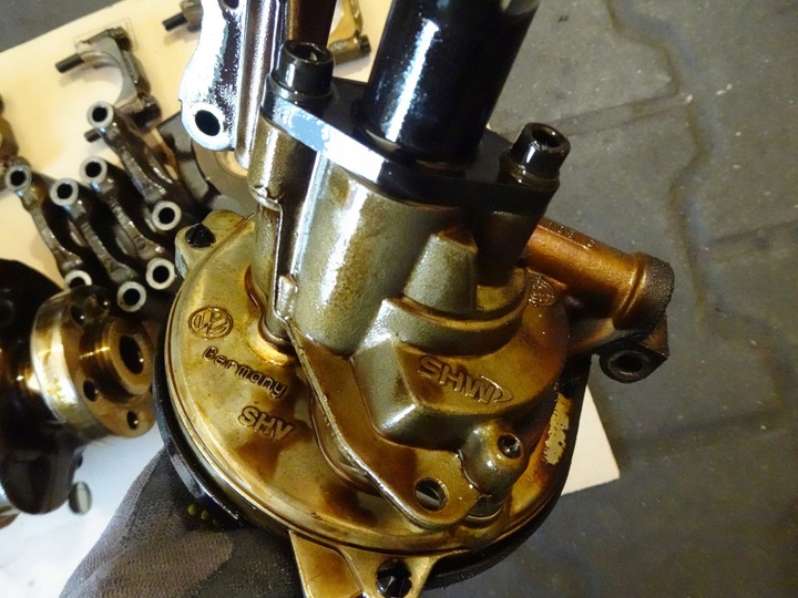 фото №4, Vw touran ii 1.2 tsi насос масла 03f115105c