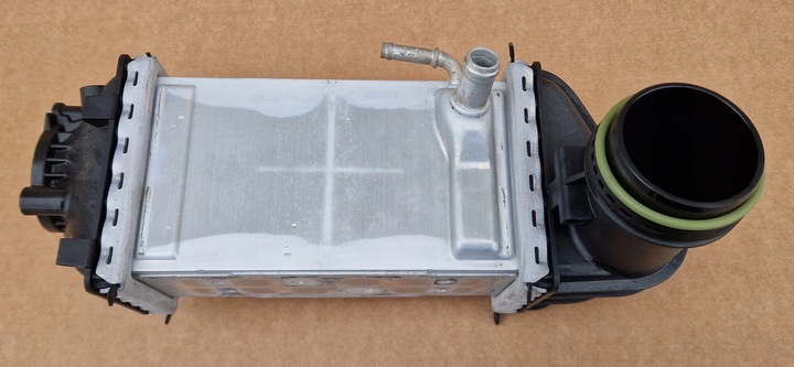 фото №1, Радиаторов интеркулер 05c145785d vw skoda 1.0 tsi новый оригинал