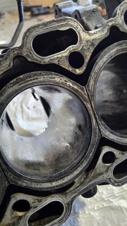 фото №6, Блок  двигуна 2.4 d5 volvo xc90 xc60 xc70 v70 2 3 s60 s80 2 30677367 d5244t
