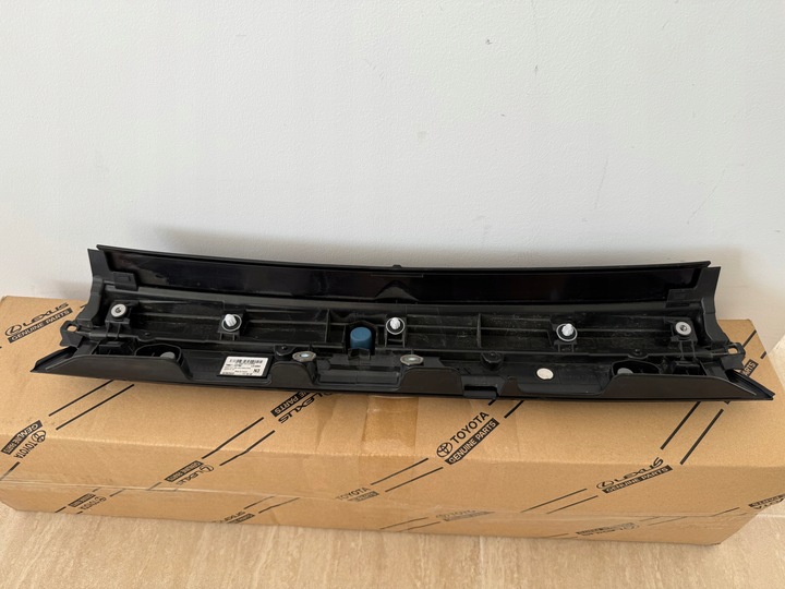 фото №8, Планка кришки багажника toyota yaris cross 76801-0d760