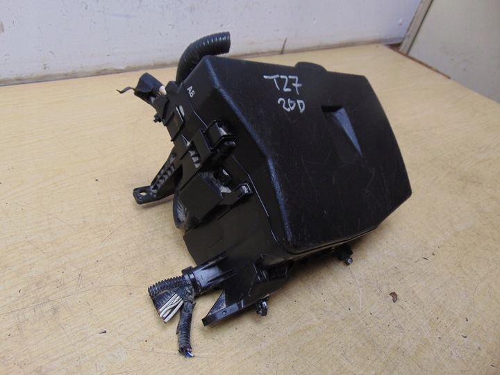 фото №6, Коробка запобіжників toyota avensis t27 2.0d 82111-05j70