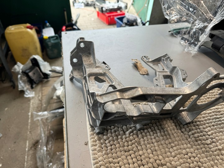 фото №3, Mercedes c класс 205 панель крепления фар кронштейн ремня передней правые переднее