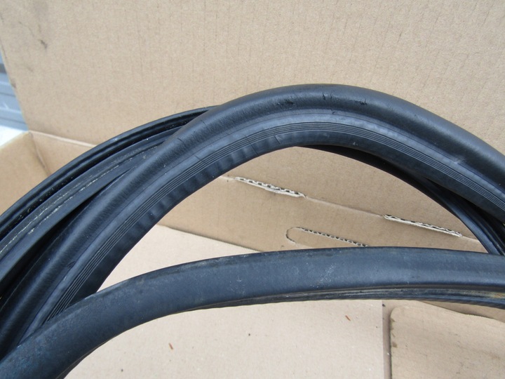 фото №7, 3 mercedes w210 sedan резиновая прокладка крышки багажника