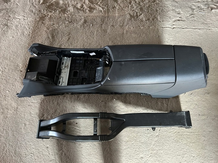 фото №7, Средство обивка сиденья диван туннель обшивки дверь maserati levante