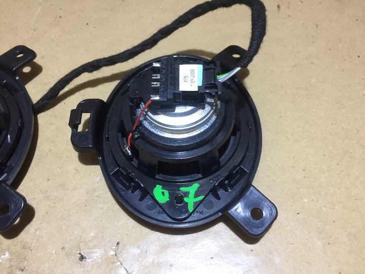 фото №6, Audi q7 4l динамік стійка зад bose 4l0035361 2szt.