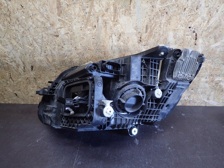 фото №6, Лампа перед права mercedes c клас w205 повний led