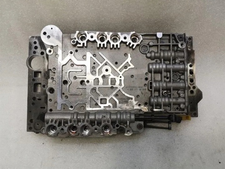 фото №10, Корпус клапана przekładniowego 7g-tronic do mercedes w204 a2202701206
