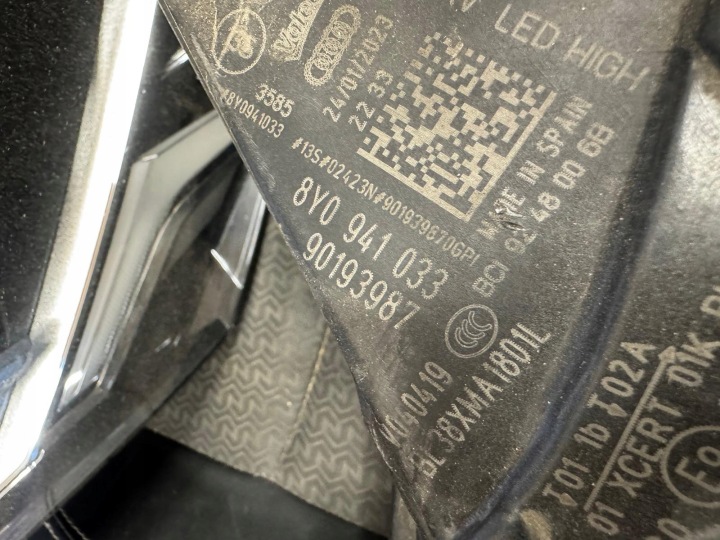 фото №9, Audi a3 s3 8y повний led фара ліве i праве kpl. 8y0941033a 8y0941034a