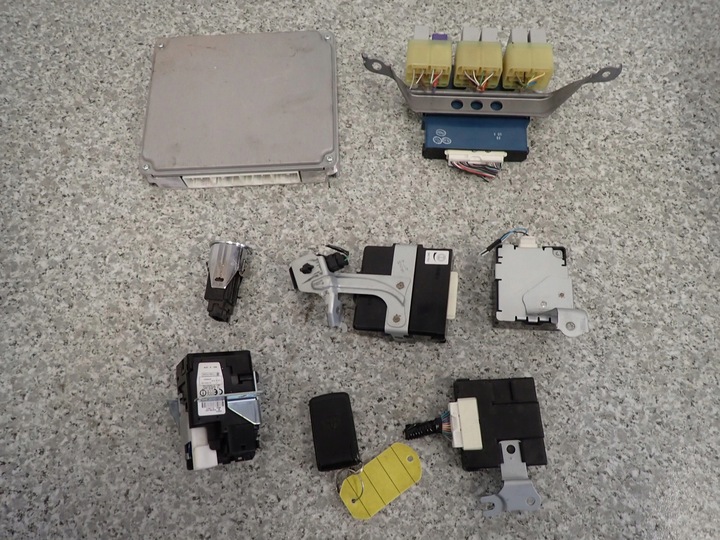 фото №3, Corolla verso 2.2d 05-09 набор стартовый компьютер keyless