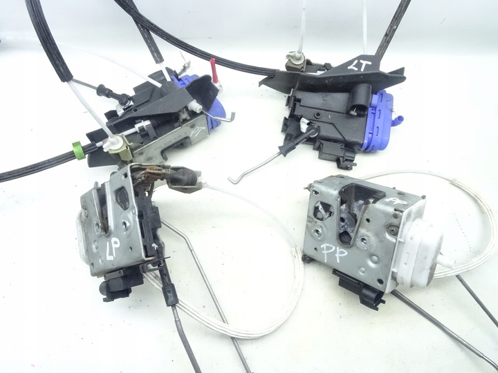 фото №2, Audi a8 d2 94-02 замок двері правий лівий зад оригінал