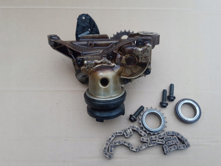 фото №13, Audi a8 d3 3.7 bfl 4.2 bfm насос масла 077115105j